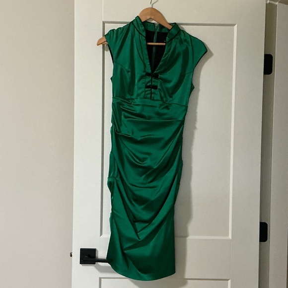 le chateau Dresses & Skirts - Le Chateau Emerald Green Dress